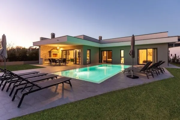 Villa in Marcana