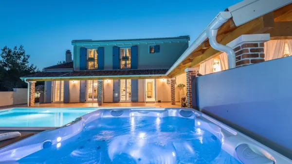 Außergewöhnliches Anwesen mit Pool, Jacuzzi, Tennisplatz und Kinderspielplatz, Bild 3