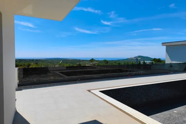 Villa im Bau mit eigenem Pool und weiter Aussicht über das Archipel, Bild 2