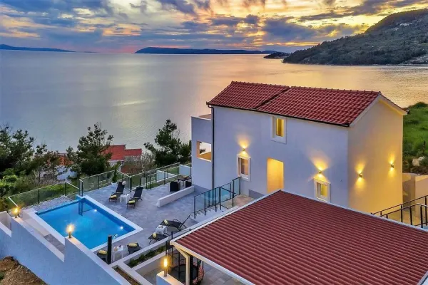 Voll eingerichtete Ferienvilla mit privatem Pool und offenem Meerblick, Bild 2