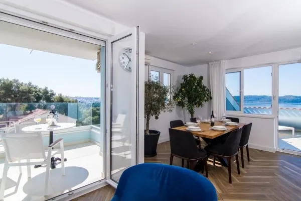 Luxuriöses Penthouse auf zwei Ebenen mit Blick auf das Meer, Bild 3