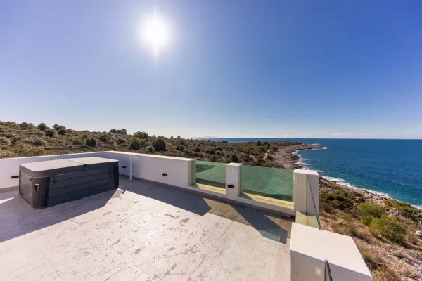 Moderne Neubau-Villa in der 2. Reihe zum Meer in Panorama-Lage, Bild 2