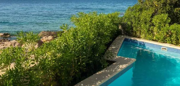 Mediterranes Haus mit Pool in außergewöhnlicher Lage am Meer, Bild 3