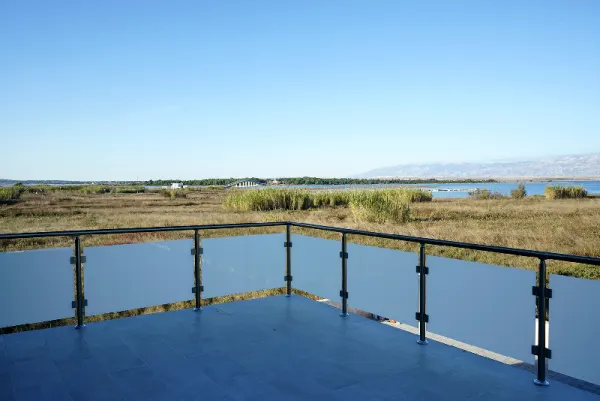 Moderne Neubau-Villen mit Blick auf das Meer in der Region Zadar, Dalmatien, Bild 3