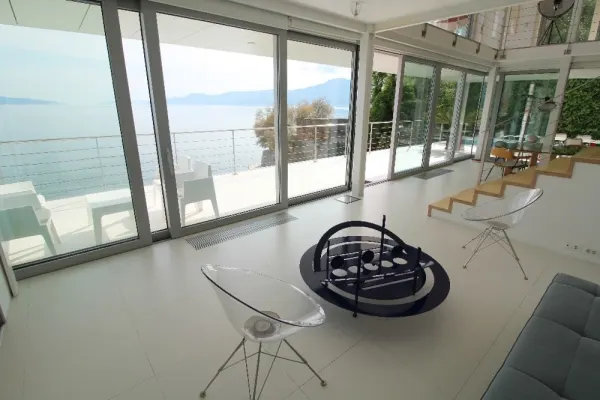 Beeindruckende Villa im modernen Stil direkt am Meer, Bild 3