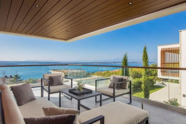 Moderne Villa mit Pool, Meerblick und Garage, Bild 2