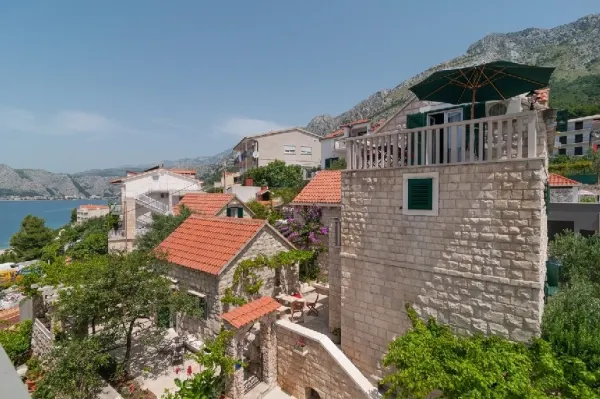 Mediterrane Appartement-Villa in attraktiver Lage bei Omis, Dalmatien, Bild 2