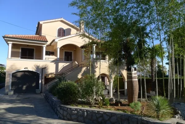 Mediterrane Villa in Panorama-Lage mit Meerblick, Bild 2