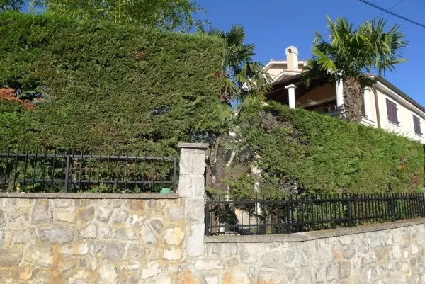 Mediterrane Villa in Panorama-Lage mit Meerblick, Bild 3