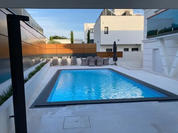 Neue Villa mit zwei Wohneinheiten, Bild 2