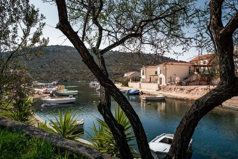 Mediterranes Haus direkt am Meeresufer