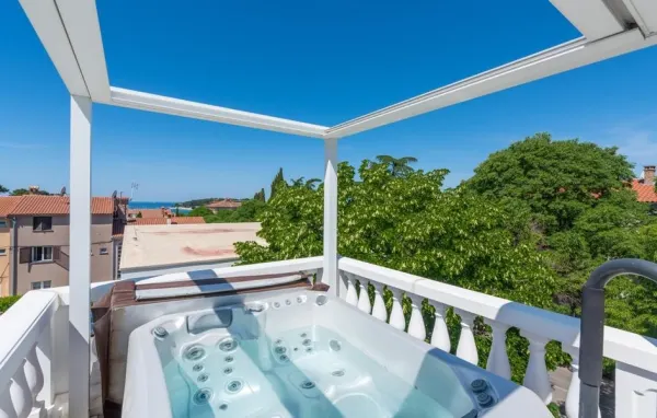 Außergewöhnliche Villa mit Pool in großartiger Lage, Bild 2