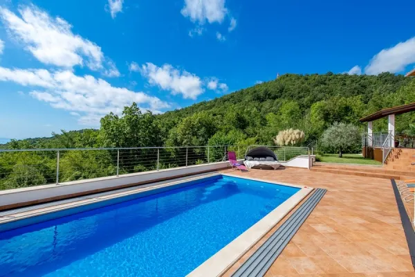 Villa in ruhiger Lage mit Panorama-Meerblick an der Opatija Riviera, Bild 2