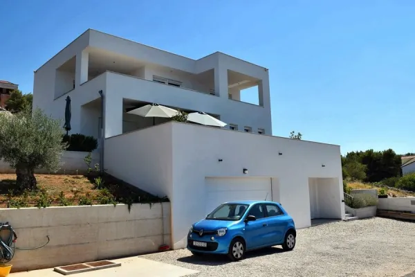 Neue Villa mit Panorama-Meerblick, Region Sibenik, Bild 3