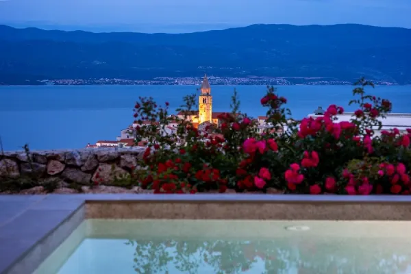 Luxuriöse Villa mit Swimmingpool und Panorama-Meerblick, Bild 3