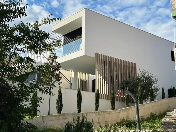 Traumhafte Luxusvilla mit Infinity-Pool und Meerblick, Bild 2
