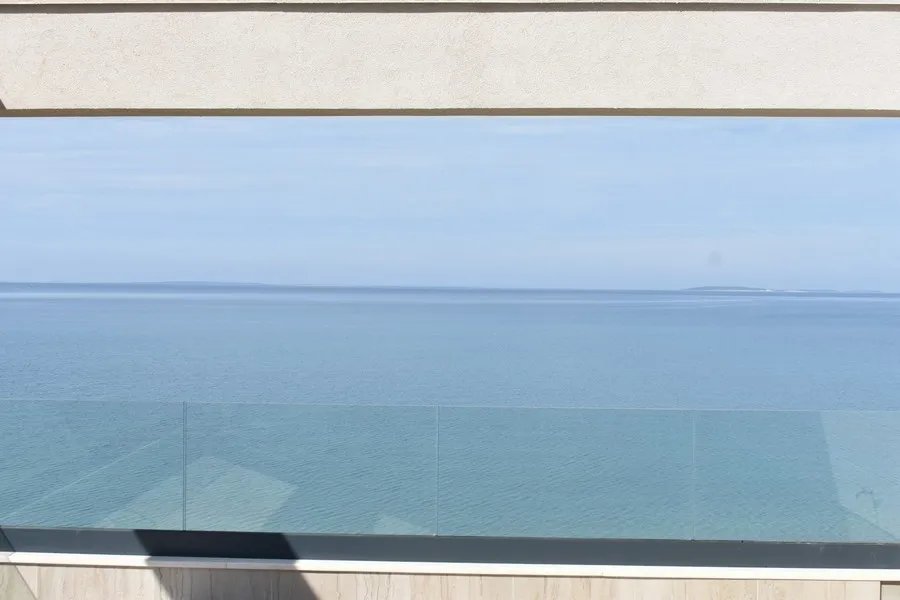 Modernes Penthouse direkt am Meer