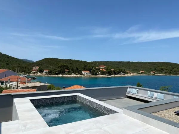 Luxuriöse Villa mit Pool und Blick auf das Meer, Bild 2
