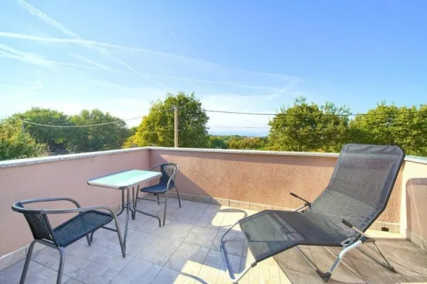 Mediterranes Steinhaus mit Swimmingpool, Bild 3