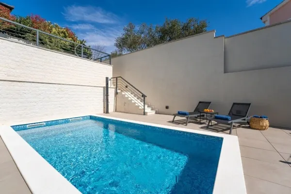 Maisonettewohnung mit Garten, Swimmingpool und Meerblick, Bild 2