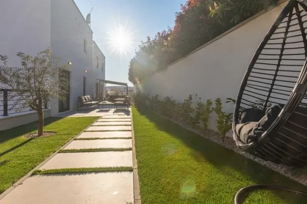 Maisonettewohnung mit Garten, Swimmingpool und Meerblick, Bild 3