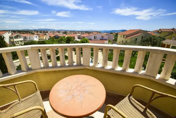 Villa mit Swimmingpool in ruhiger Lage, Bild 3