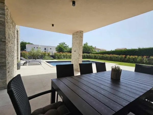 Region Porec: Moderne Villa mit Pool, Bild 2
