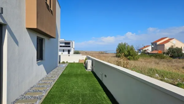 Moderne Villa mit Swimmingpool und Meerblick, Bild 3