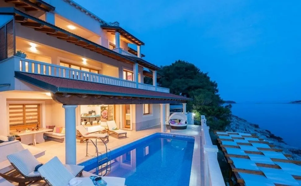 Villa in traumhafter Lage in der 1. Reihe zum Meer, Südküste Insel Korcula