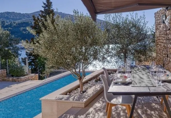 Moderne Luxusvilla direkt am Meer, Bild 2
