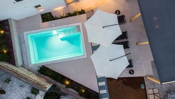 Luxuriöses Appartement im Erdgeschoss mit Garten und privatem Swimmingpool, Bild 2