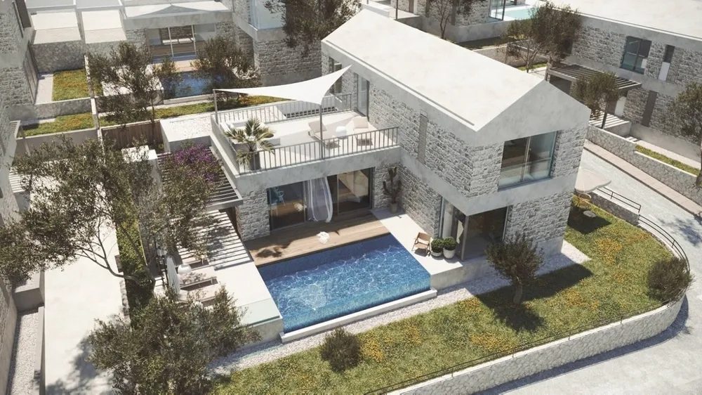 Mediterrane Neubau-Villa mit Infinity-Pool und Meerblick