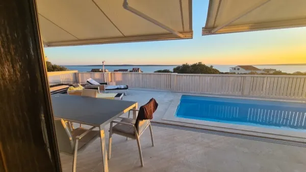 Modernes Haus mit Swimmingpool und Meerblick, Bild 2