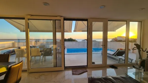 Modernes Haus mit Swimmingpool und Meerblick, Bild 3