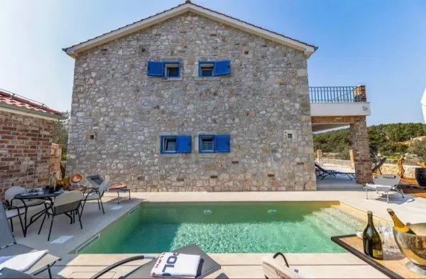 Mediterrane Villa mit Pool nahe dem Meer, Insel Pasman, Bild 2