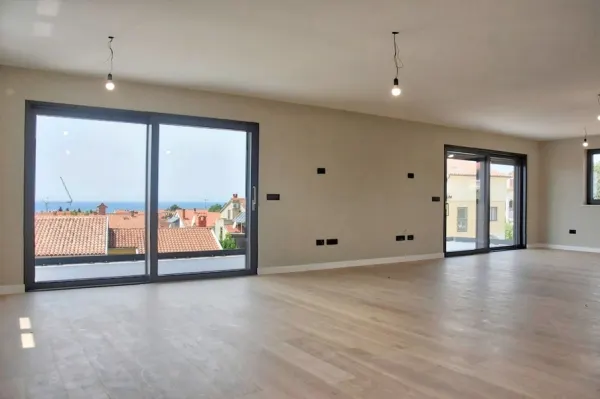 Modernes Penthouse mit Dachterrasse und Panoramablick auf die Stadt und das Meer, Bild 3
