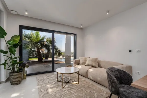 Luxuriöse Maisonettewohnung mit Meerblick und Community-Pool, Bild 2