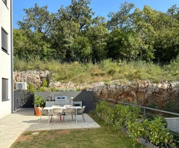Moderne Erdgeschosswohnung mit Garten und schönem Meerblick, Bild 3