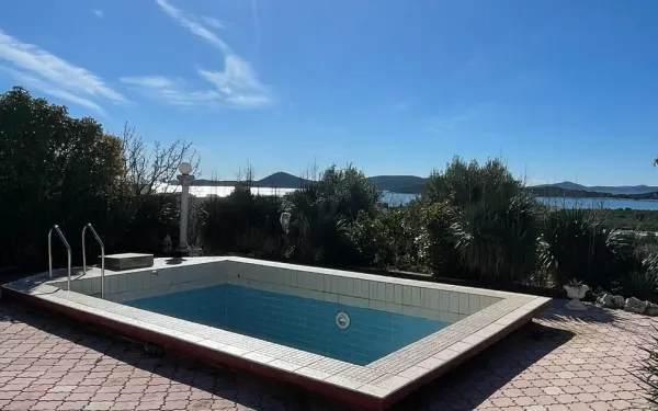 Villa mit Swimmingpool und Meerblick, Bild 3