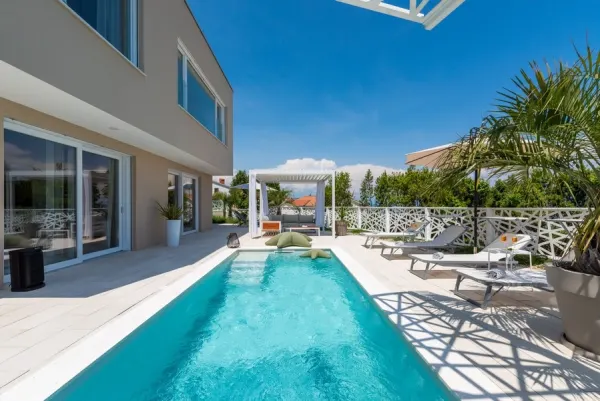 Moderne Villa mit erstklassiger Einrichtung und Swimmingpool in Panorama-Lage, Region Rabac / Labin, Bild 2
