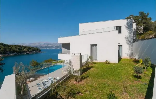 Moderne Villa mit Pool in der 1. Reihe zum Meer, Bild 3