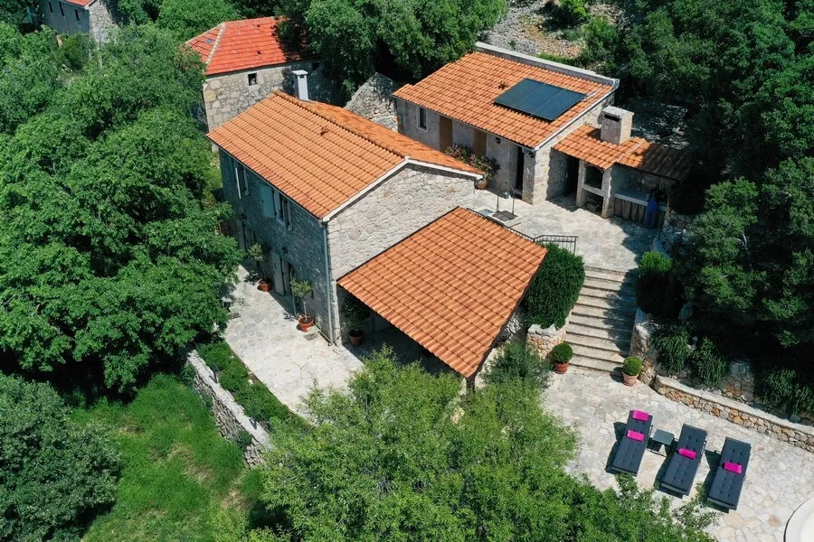 Traditionelles Steinhaus in ruhiger Lage mit schönem Meerblick und Pool, Region Starigrad Paklenica