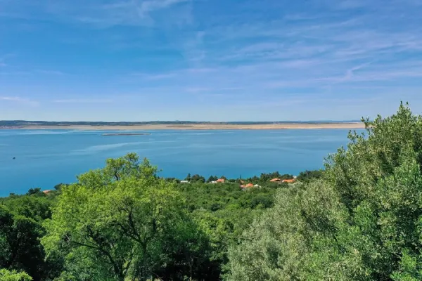 Traditionelles Steinhaus in ruhiger Lage mit schönem Meerblick und Pool, Region Starigrad Paklenica, Bild 3