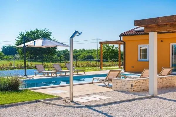 Schönes Einfamilienhaus mit Pool in ruhiger Lage Istriens, Bild 2