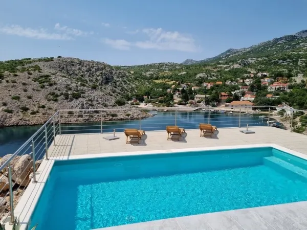 Villa in Karlobag