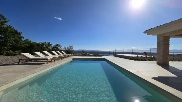 Mediterrane Villa mit Swimmingpool und Meerblick, Bild 2