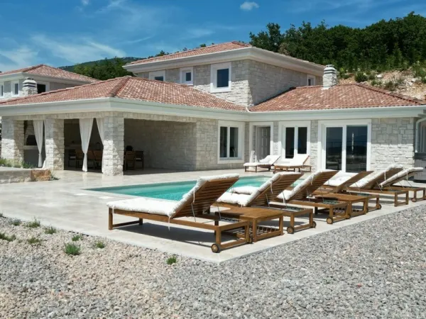 Mediterrane Villa mit Swimmingpool und Meerblick, Bild 3