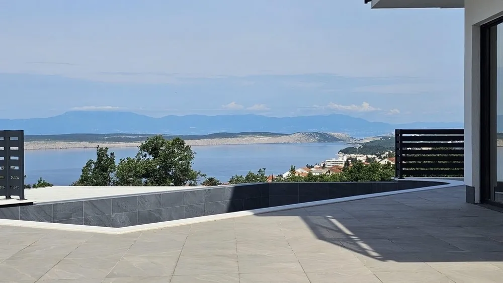 Moderne Villa mit Pool und Meerblick