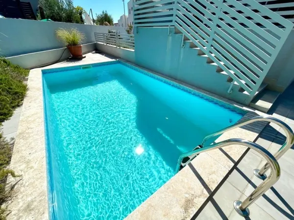 Moderne Wohnung mit Garten und Swimmingpool, Bild 3