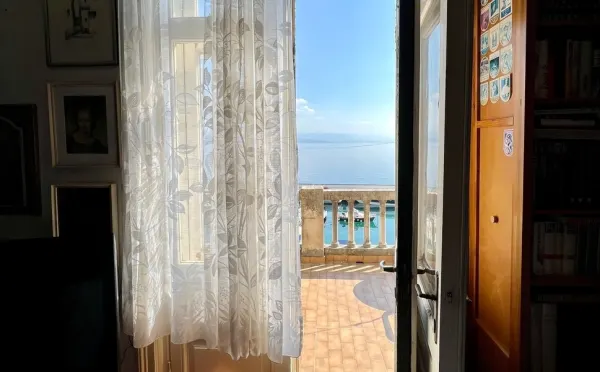 Appartement in historischer Villa direkt am Meer / Lungomare, Bild 2